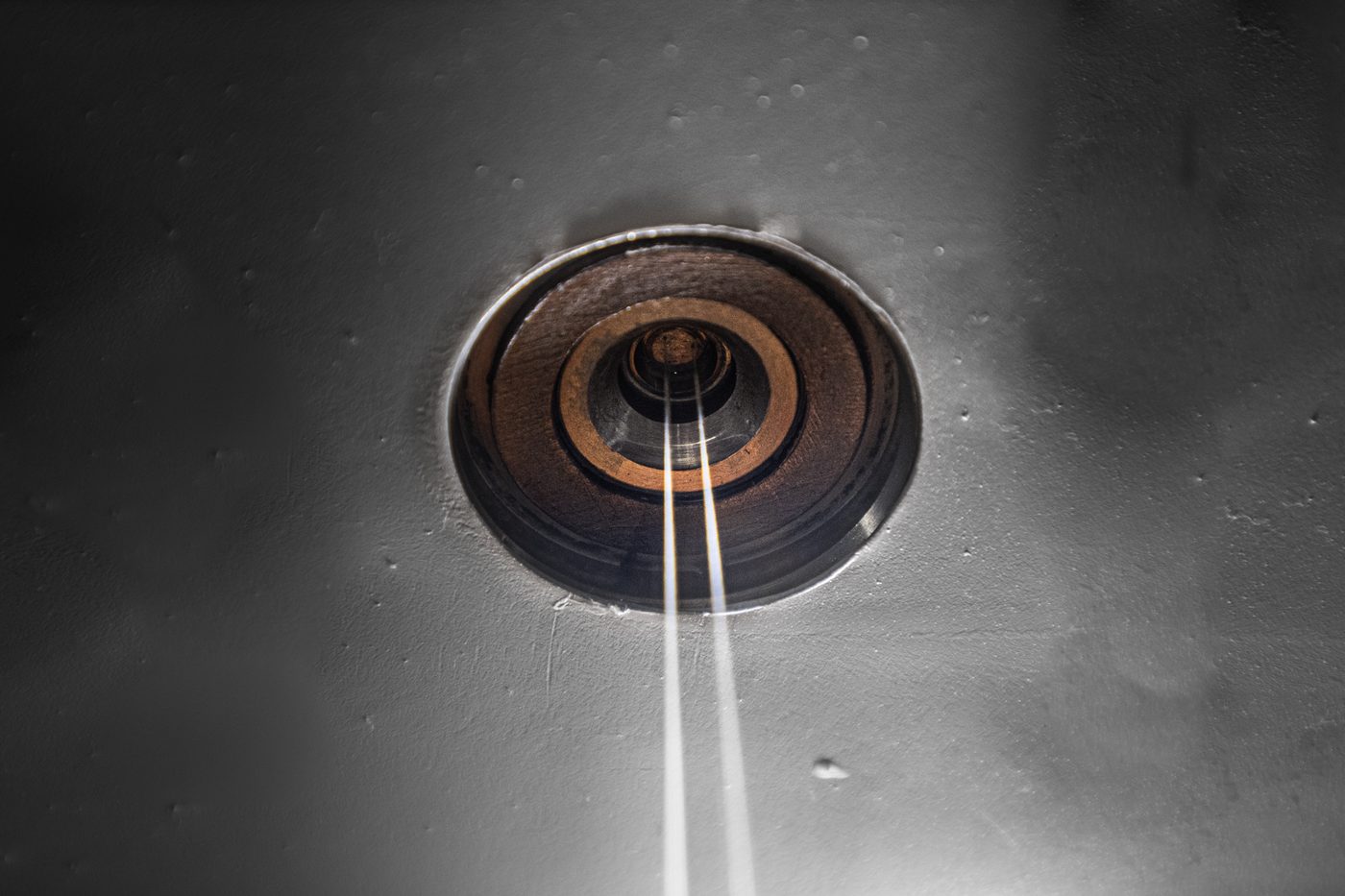 Clogged fuel injector spray pattern before cleaning